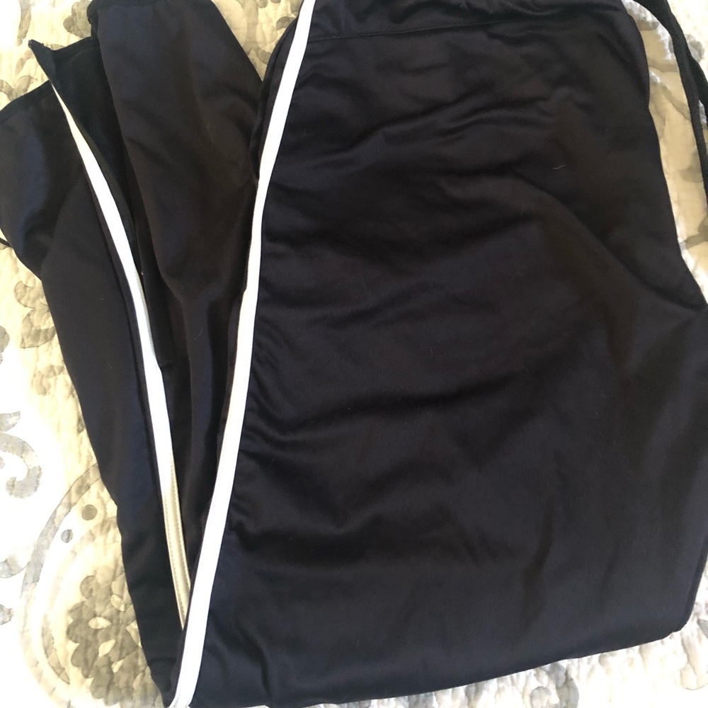 Women’s activewear joggers.